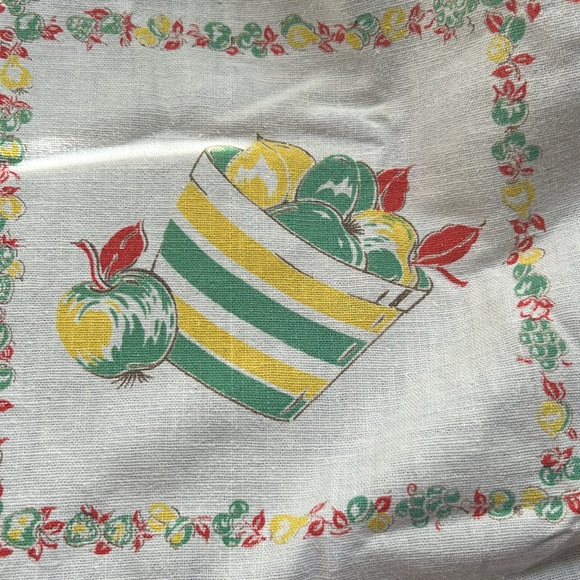 vintage small tablecloth - Picture 2 of 8